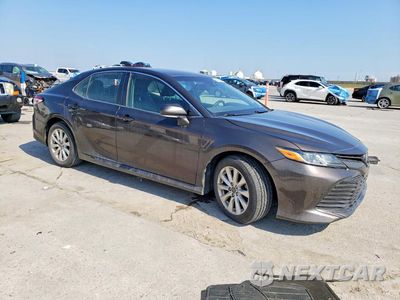 Czwarte zdjęcie samochodu z boku: 2018 TOYOTA CAMRY LE VIN:4T1B11HK8JU550456 - miniatura