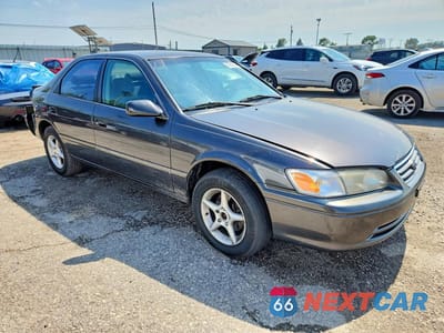 Czwarte zdjęcie samochodu z boku: 2000 TOYOTA CAMRY LE VIN:JT2BG22KXY0489610 - miniatura