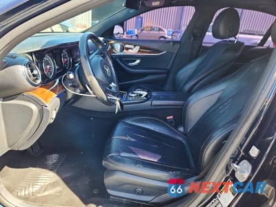 Zdjęcie 7 z 12 samochodu: 2017 MERCEDES-BENZ E 300 4MATIC VIN:WDDZF4KB4HA087411 - miniatura
