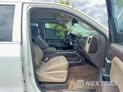 Piąte zdjęcie samochodu w środku: 2015 GMC SIERRA K2500 DENALI VIN:1GT120E85FF601018 - miniatura