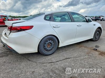 Trzecie zdjęcie samochodu z tyłu: 2018 KIA OPTIMA S VIN:5XXGT4L31JG242525 - miniatura