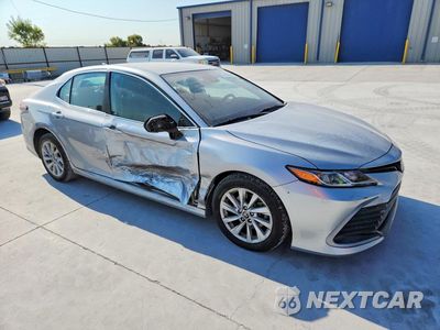 Czwarte zdjęcie samochodu z boku: 2021 TOYOTA CAMRY LE VIN:4T1C11AK5MU593624 - miniatura