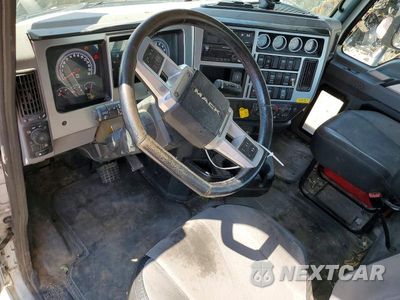 Zdjęcie 8 z 12 samochodu: 2019 MACK PINNACLE SEMI TRUCK VIN:1M1PN4GY4KM002025 - miniatura