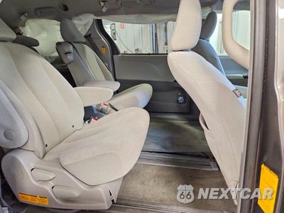 Zdjęcie 11 z 14 samochodu: 2014 TOYOTA SIENNA LE VIN:5TDKK3DC3ES457849 - miniatura