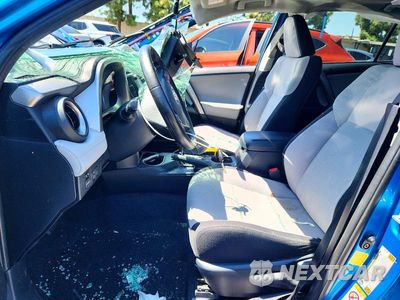 Zdjęcie 7 z 13 samochodu: 2018 TOYOTA RAV4 XLE VIN:JTMWFREV3JJ737710 - miniatura