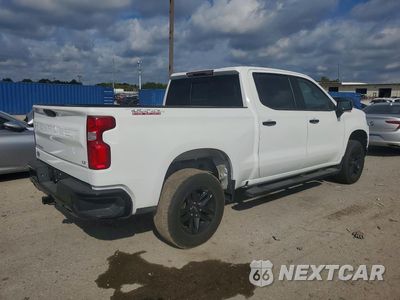 Trzecie zdjęcie samochodu z tyłu: 2021 CHEVROLET SILVERADO K1500 LT TRAIL BOSS VIN:1GCPYFED1MZ389691 - miniatura