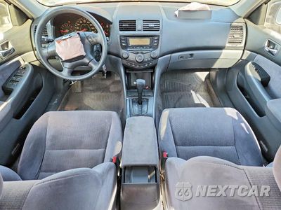 Zdjęcie 8 z 12 samochodu: 2003 HONDA ACCORD LX VIN:JHMCM56383C080486 - miniatura