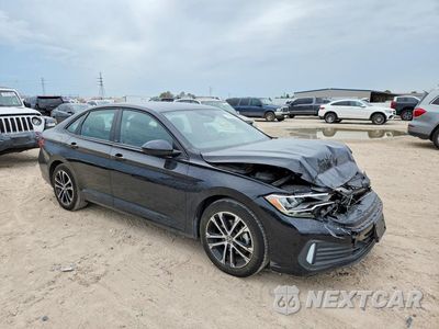Czwarte zdjęcie samochodu z boku: 2024 VOLKSWAGEN JETTA SPORT VIN:3VWBM7BU7RM050567 - miniatura