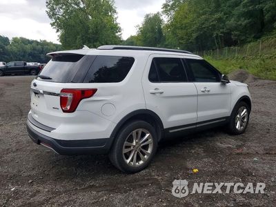 Trzecie zdjęcie samochodu z tyłu: 2019 FORD EXPLORER XLT VIN:1FM5K8D85KGA99516 - miniatura
