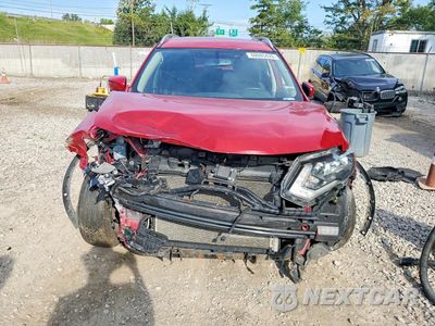Piąte zdjęcie samochodu w środku: 2017 NISSAN ROGUE SV VIN:JN8AT2MV6HW284423 - miniatura