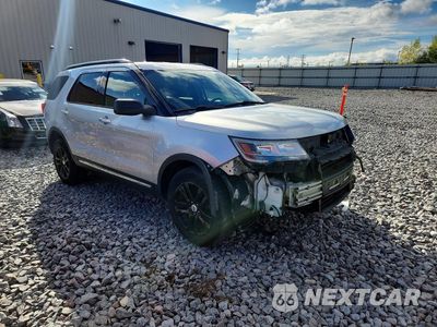 Czwarte zdjęcie samochodu z boku: 2019 FORD EXPLORER XLT VIN:1FM5K8D89KGA35298 - miniatura