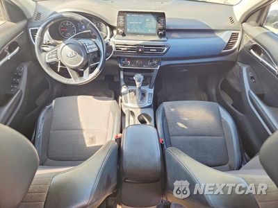 Zdjęcie 8 z 12 samochodu: 2021 KIA SELTOS S VIN:KNDEU2AAXM7080112 - miniatura