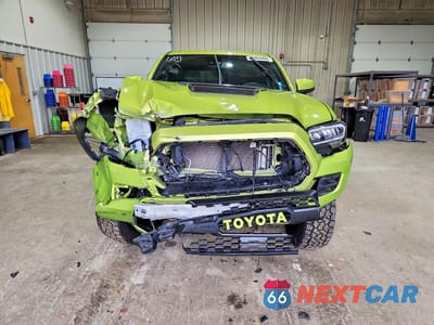 Piąte zdjęcie samochodu w środku: 2022 TOYOTA TACOMA TRD PRO VIN:3TYCZ5AN8NT064225 - miniatura