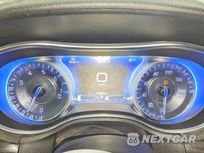 Zdjęcie 9 z 13 samochodu: 2015 CHRYSLER 300 LIMITED VIN:2C3CCAAGXFH929823 - miniatura