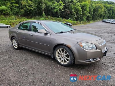 Czwarte zdjęcie samochodu z boku: 2010 CHEVROLET MALIBU LTZ VIN:1G1ZE5E70AF107701 - miniatura