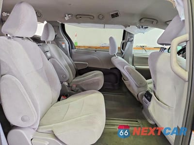 Zdjęcie 11 z 13 samochodu: 2018 TOYOTA SIENNA LE VIN:5TDKZ3DC1JS923607 - miniatura