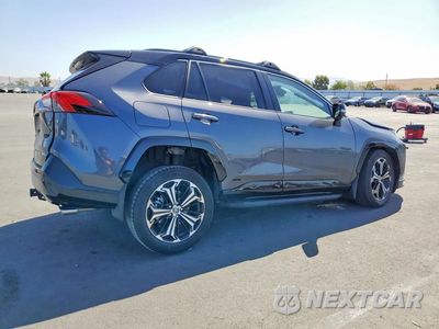 Trzecie zdjęcie samochodu z tyłu: 2025 TOYOTA RAV4 XSE VIN:JTMFB3FV0SD252514 - miniatura