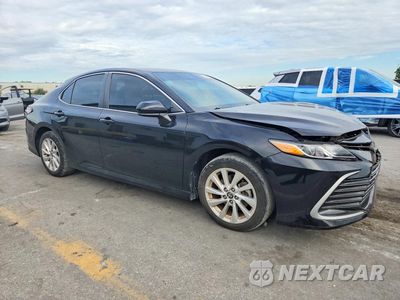 Czwarte zdjęcie samochodu z boku: 2021 TOYOTA CAMRY LE VIN:4T1C11AK9MU445475 - miniatura