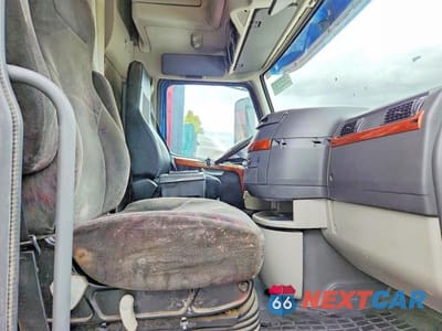 Piąte zdjęcie samochodu w środku: 2008 VOLVO VN VNL VIN:4V4NC9TH58N261596 - miniatura