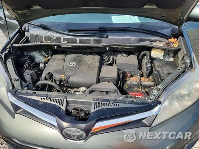 Zdjęcie 12 z 13 samochodu: 2018 TOYOTA SIENNA LE VIN:5TDKZ3DC9JS938873 - miniatura