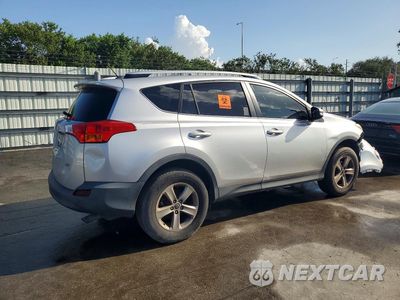 Trzecie zdjęcie samochodu z tyłu: 2015 TOYOTA RAV4 XLE VIN:JTMWFREV1FJ044710 - miniatura