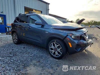 Czwarte zdjęcie samochodu z boku: 2021 KIA SELTOS S VIN:KNDEUCA28M7105197 - miniatura