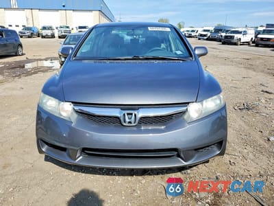 Piąte zdjęcie samochodu w środku: 2011 HONDA CIVIC LX VIN:19XFA1F56BE004581 - miniatura