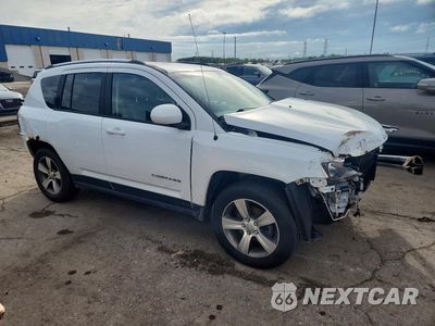 Czwarte zdjęcie samochodu z boku: 2017 JEEP COMPASS LATITUDE VIN:1C4NJDEB1HD137215 - miniatura