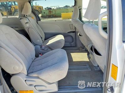 Zdjęcie 11 z 13 samochodu: 2013 TOYOTA SIENNA HYB LTD VIN:5TDKK3DC3DS372833 - miniatura