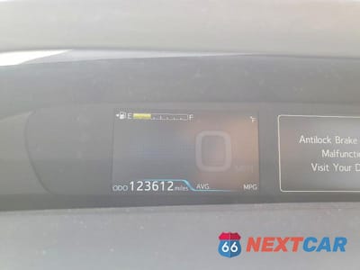 Zdjęcie 9 z 12 samochodu: 2016 TOYOTA PRIUS FOUR TOURING VIN:JTDKARFU8G3006917 - miniatura
