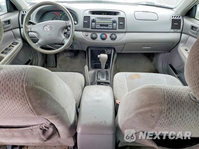 Zdjęcie 8 z 13 samochodu: 2004 TOYOTA CAMRY LE VIN:4T1BE32K34U791581 - miniatura
