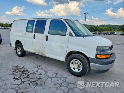 Czwarte zdjęcie samochodu z boku: 2020 CHEVROLET EXPRESS 2500 CARGO DELIVERY VAN VIN:1GCWGAFG4L1226816 - miniatura