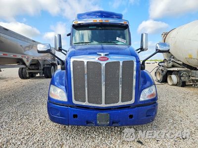 Piąte zdjęcie samochodu w środku: 2020 PETERBILT 579 SEMI TRUCK VIN:1XPBDP9X8LD656402 - miniatura