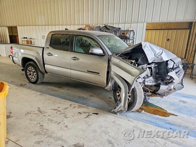 Czwarte zdjęcie samochodu z boku: 2017 TOYOTA TACOMA SR5 V6 VIN:5TFAZ5CN7HX035104 - miniatura