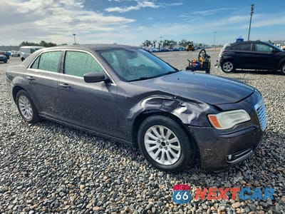 Czwarte zdjęcie samochodu z boku: 2013 CHRYSLER 300 VIN:2C3CCAAG3DH577617 - miniatura