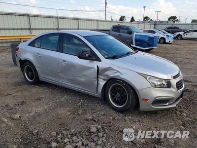 Czwarte zdjęcie samochodu z boku: 2015 CHEVROLET CRUZE LS VIN:1G1PA5SH6F7165071 - miniatura