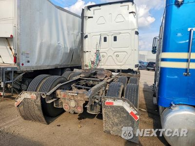 Trzecie zdjęcie samochodu z tyłu: 2016 FREIGHTLINER CASCADIA 125 SEMI TRUCK VIN:3AKJGLD53GSHA6861 - miniatura