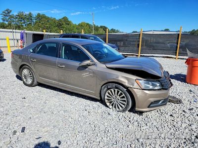 Czwarte zdjęcie samochodu z boku: 2016 VOLKSWAGEN PASSAT SE VIN:1VWBS7A39GC011783 - miniatura