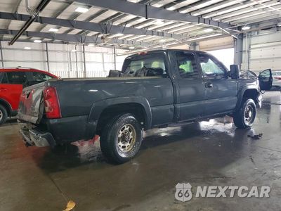 Trzecie zdjęcie samochodu z tyłu: 2003 CHEVROLET SILVERADO K2500 HEAVY DUTY VIN:1GCHK29U23E181110 - miniatura