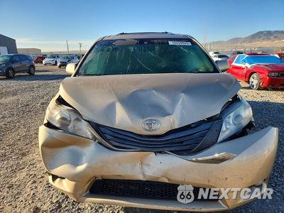 Piąte zdjęcie samochodu w środku: 2011 TOYOTA SIENNA XLE 8-PASSENGER VIN:5TDYK3DC3BS017653 - miniatura