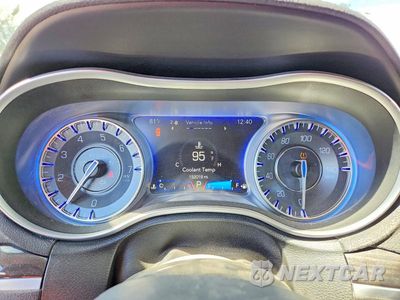 Zdjęcie 9 z 12 samochodu: 2015 CHRYSLER 300 LIMITED VIN:2C3CCAAG8FH864356 - miniatura