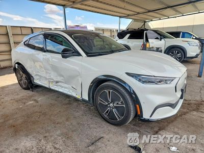 Czwarte zdjęcie samochodu z boku: 2023 FORD MUSTANG MACH-E PREMIUM VIN:3FMTK3R42PMA90625 - miniatura