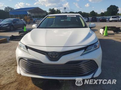 Piąte zdjęcie samochodu w środku: 2018 TOYOTA CAMRY XLE VIN:4T1B11HK0JU111672 - miniatura