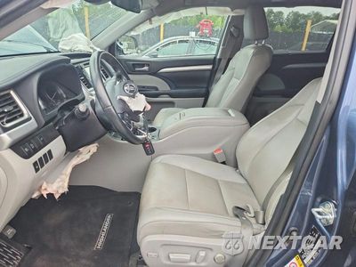 Zdjęcie 7 z 12 samochodu: 2019 TOYOTA HIGHLANDER XLE VIN:5TDKZRFH2KS334417 - miniatura