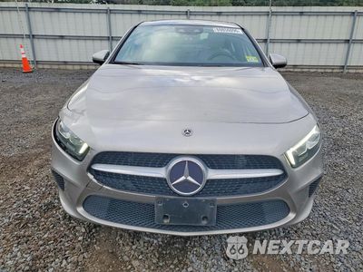 Piąte zdjęcie samochodu w środku: 2019 MERCEDES-BENZ A 220 4MATIC VIN:WDD3G4FB5KW003099 - miniatura