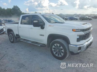 Czwarte zdjęcie samochodu z boku: 2024 CHEVROLET SILVERADO K2500 HEAVY DUTY LT VIN:1GC4YNE74RF366793 - miniatura