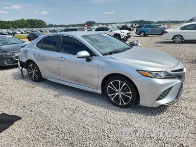 Czwarte zdjęcie samochodu z boku: 2020 TOYOTA CAMRY SE VIN:4T1G11AKXLU915691 - miniatura