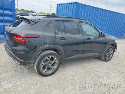 Trzecie zdjęcie samochodu z tyłu: 2026 CHEVROLET TRAX 1LT VIN:KL77LHEPXTC026843 - miniatura
