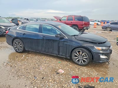 Czwarte zdjęcie samochodu z boku: 2021 CHEVROLET MALIBU RS VIN:1G1ZG5ST9MF087576 - miniatura