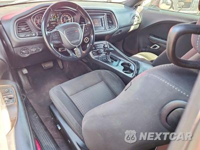 Zdjęcie 8 z 12 samochodu: 2016 DODGE CHALLENGER SXT VIN:2C3CDZAG7GH153292 - miniatura